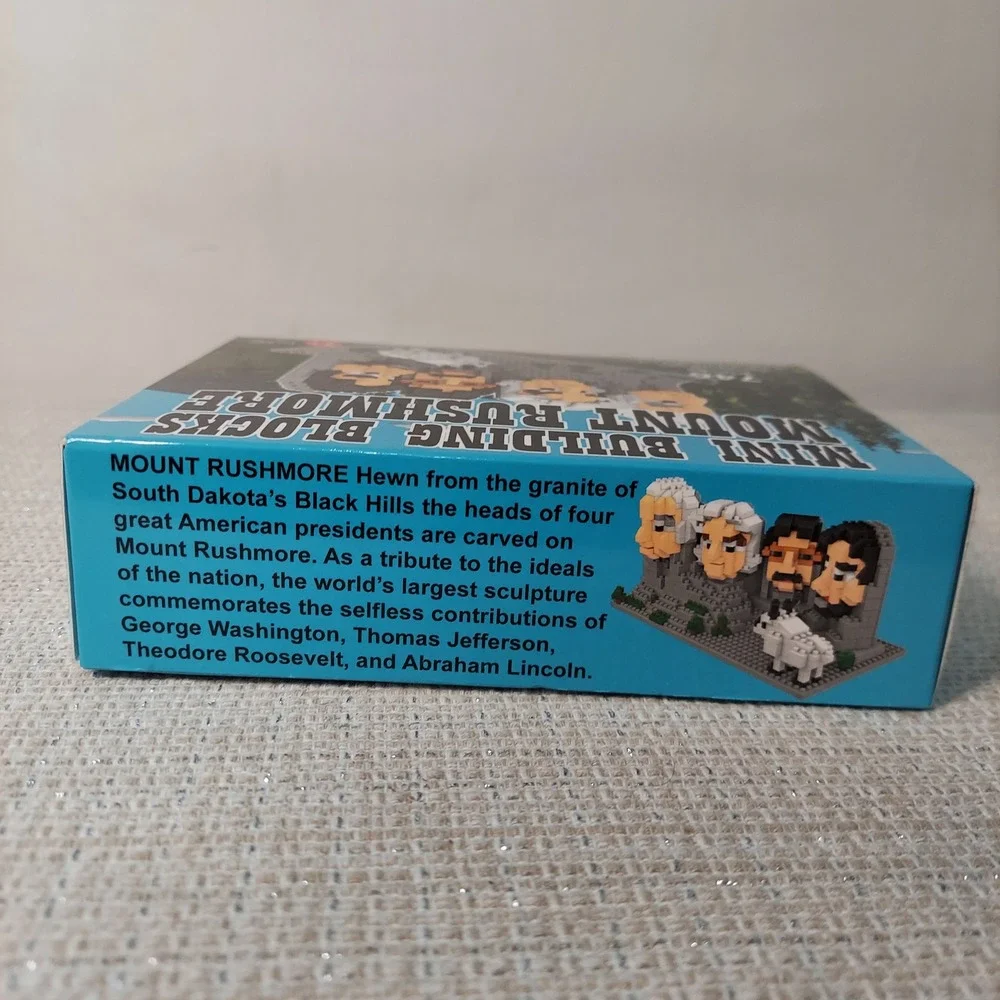 Mount Rushmore Mini Building Blocks 746 Pcs Souvenir‎ Set 601006 Micro Blocks